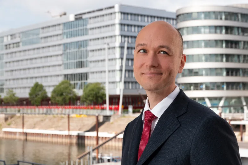 Business portrait at Duisburg inner harbour, with the Five Boats office building behind